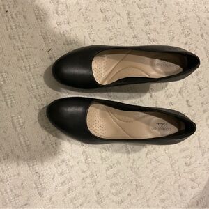 Clarks Women's Black Leather Flats